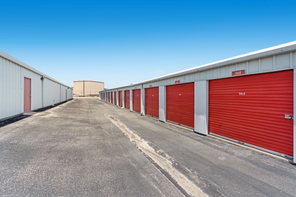 Facility photo: //images.sparefoot.com/medium/2322616994321217f87.jpg