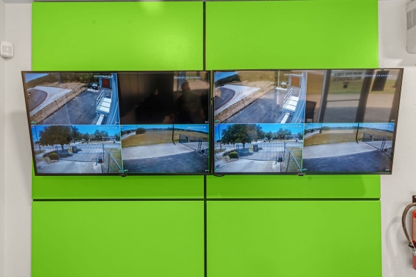 Facility photo: //images.sparefoot.com/medium/2322616994321528bb3.jpg