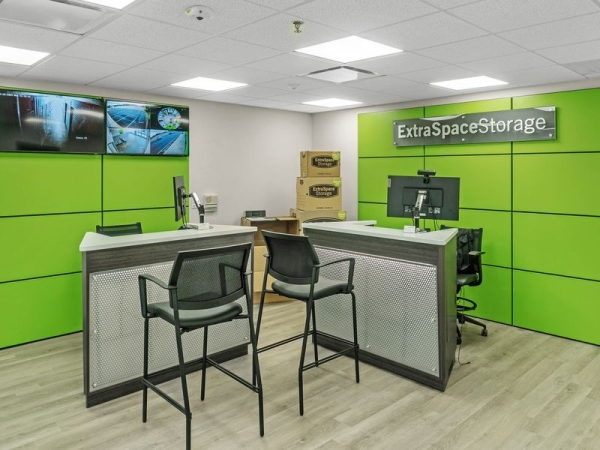 Facility photo: //images.sparefoot.com/medium/23227969027e2bdd58a.jpg