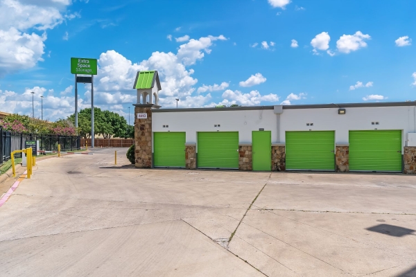 Facility photo: //images.sparefoot.com/medium/2322806994323d3df32.jpg