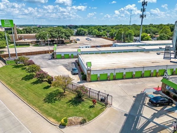 Facility photo: //images.sparefoot.com/medium/2322806994323e20a7b.jpg