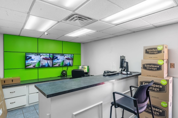 Facility photo: //images.sparefoot.com/medium/232280699432401d5e2.jpg