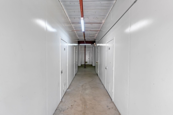 Facility photo: //images.sparefoot.com/medium/2322806994324207b3b.jpg