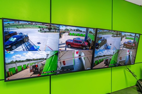 Facility photo: //images.sparefoot.com/medium/23228069943243f27b3.jpg