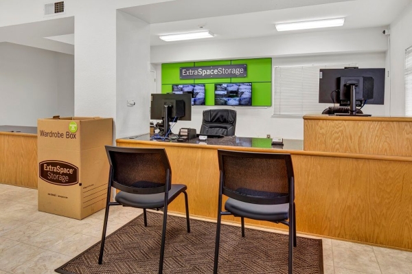 Facility photo: //images.sparefoot.com/medium/2322846994326740404.jpg