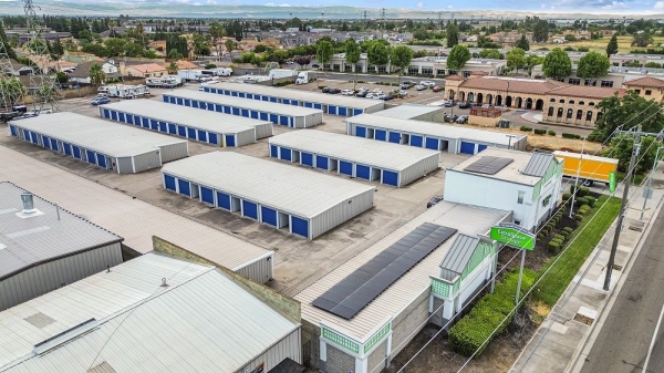 Facility photo: //images.sparefoot.com/medium/23228469943268e5b92.jpg