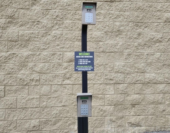 Facility photo: //images.sparefoot.com/medium/23228769e0d0f8bd353.jpg