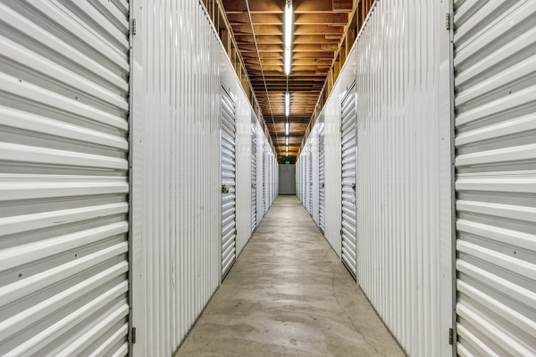 Facility photo: //images.sparefoot.com/medium/232296699432487afd4.jpg