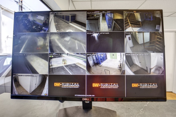 Facility photo: //images.sparefoot.com/medium/2322966994324a6c79a.jpg