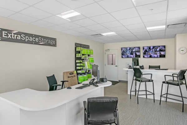 Facility photo: //images.sparefoot.com/medium/232297699432c8509c1.jpg