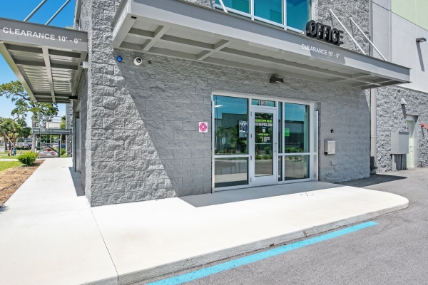 Facility photo: //images.sparefoot.com/medium/232297699432c92e271.jpg