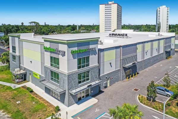 Facility photo: //images.sparefoot.com/medium/232297699432cb23aa3.jpg