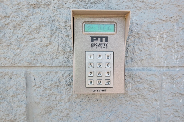 Facility photo: //images.sparefoot.com/medium/23229769ce5bd0dd007.jpg