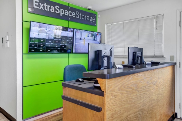 Facility photo: //images.sparefoot.com/medium/232304699432452abec.jpg