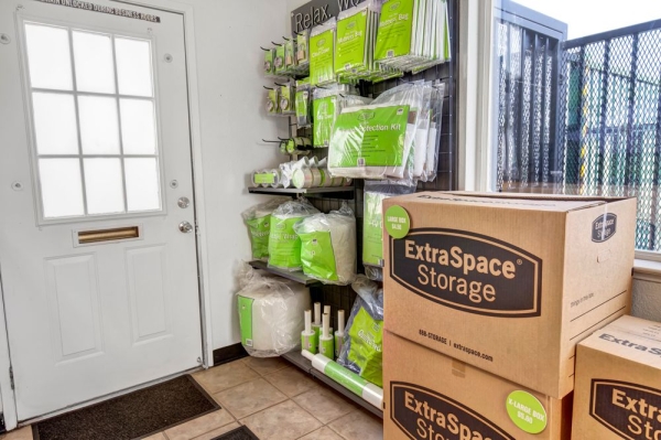 Facility photo: //images.sparefoot.com/medium/2323046994324711399.jpg