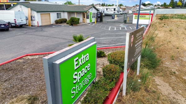 Facility photo: //images.sparefoot.com/medium/232304699432480d34d.jpg