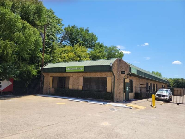 Storage Units at Extra Space Storage - 7944 - Dallas - Marvin D. Love Freeway - 3714 Marvin D. Love Freeway