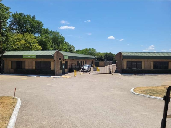 Storage Units at Extra Space Storage - 7944 - Dallas - Marvin D. Love Freeway - 3714 Marvin D. Love Freeway