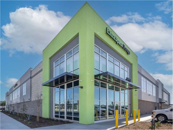 Facility photo: //images.sparefoot.com/medium/2323186994320a964df.jpg