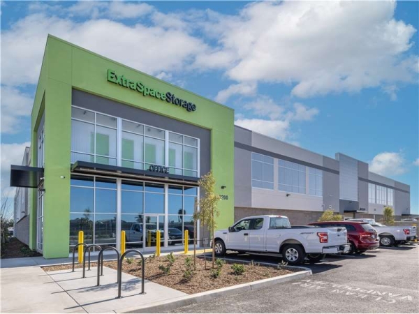 Facility photo: //images.sparefoot.com/medium/2323186994320e4d4d8.jpg