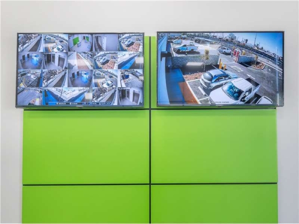 Facility photo: //images.sparefoot.com/medium/2323186994320f164f7.jpg