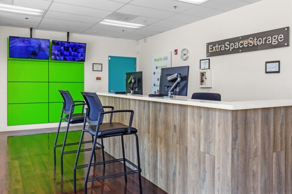 Facility photo: //images.sparefoot.com/medium/232322699432c3b8da8.jpg