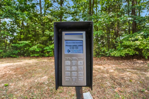 Facility photo: //images.sparefoot.com/medium/232324699432b17812b.jpg