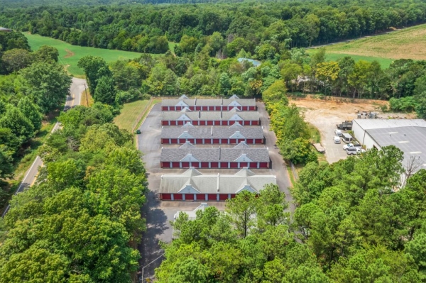 Facility photo: //images.sparefoot.com/medium/232324699432b24e50c.jpg