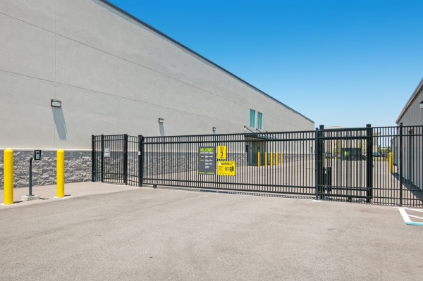 Facility photo: //images.sparefoot.com/medium/232324699432b5916b9.jpg