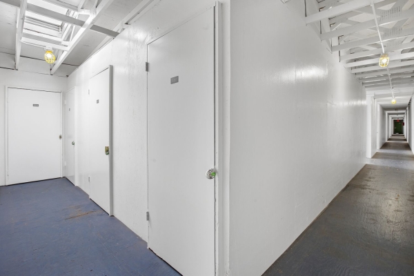 Facility photo: //images.sparefoot.com/medium/23233169943295ca0cc.jpg