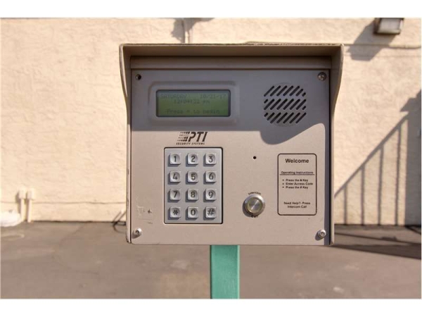 Facility photo: //images.sparefoot.com/medium/232341699432ea59555.jpg