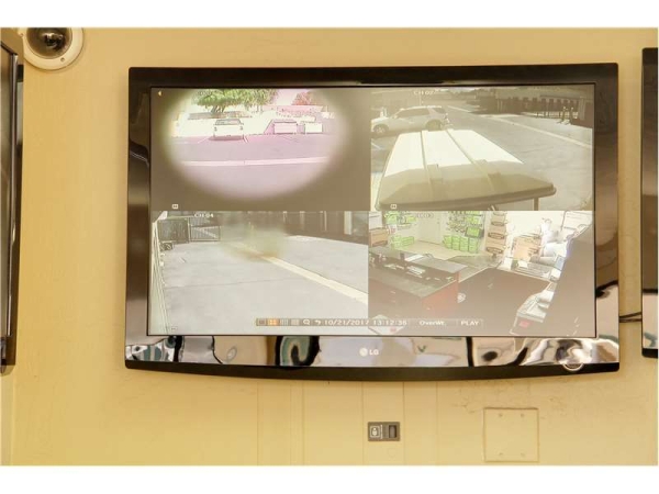 Facility photo: //images.sparefoot.com/medium/232341699432ee5d42d.jpg