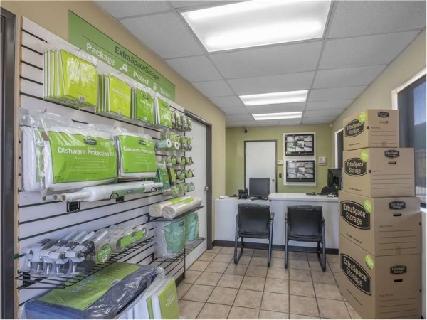 Facility photo: //images.sparefoot.com/medium/232347699432dfe4584.jpg