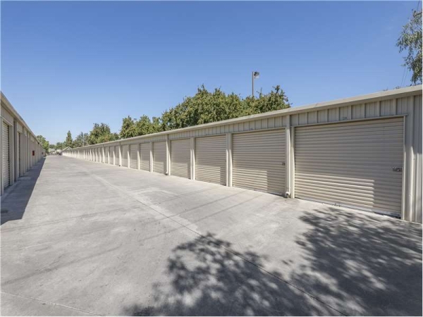 Facility photo: //images.sparefoot.com/medium/232347699432e0c6a02.jpg