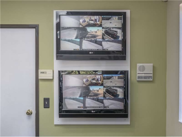 Facility photo: //images.sparefoot.com/medium/232347699432e3251c0.jpg