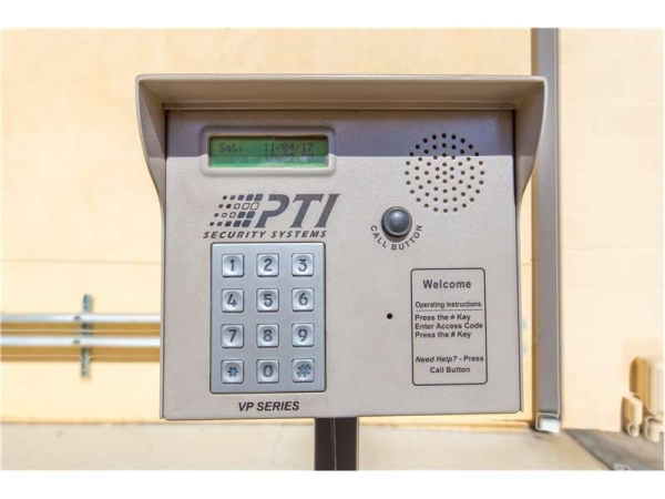 Facility photo: //images.sparefoot.com/medium/23234869943283832c0.jpg