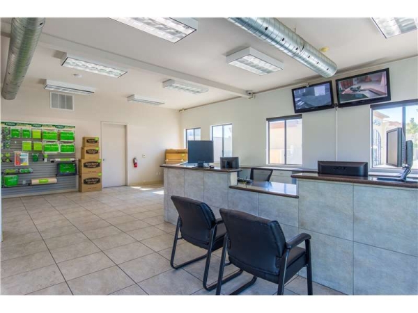 Facility photo: //images.sparefoot.com/medium/232348699432843bbc9.jpg