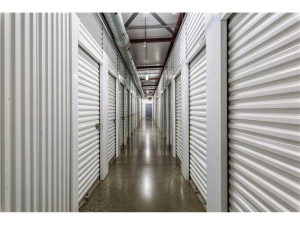 Facility photo: //images.sparefoot.com/medium/23234869943286209f4.jpg