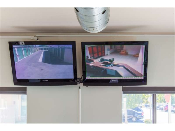 Facility photo: //images.sparefoot.com/medium/23234869943287cd635.jpg