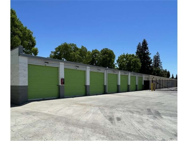 Facility photo: //images.sparefoot.com/medium/23234969943295e535a.jpg