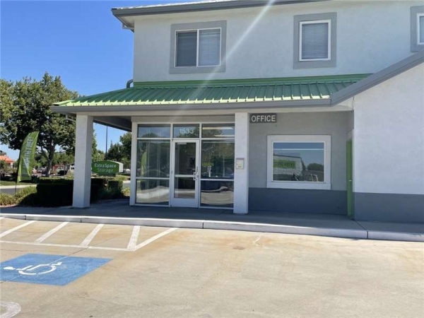 Facility photo: //images.sparefoot.com/medium/2323496994329770ecf.jpg