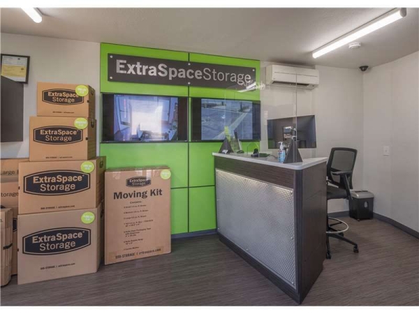 Facility photo: //images.sparefoot.com/medium/2323516994329570b43.jpg