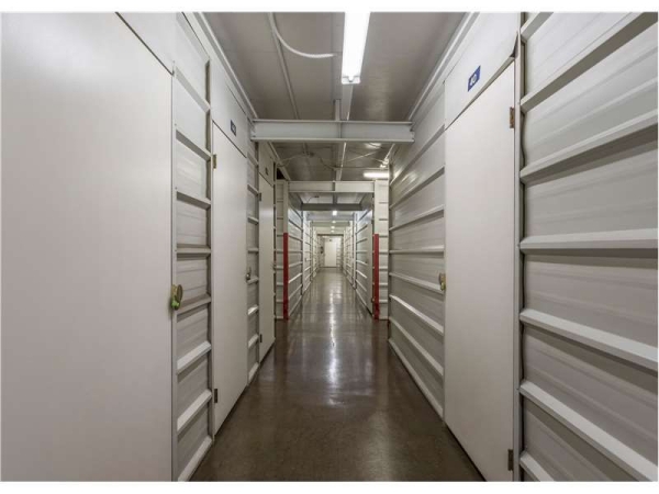 Facility photo: //images.sparefoot.com/medium/232351699432978de4b.jpg