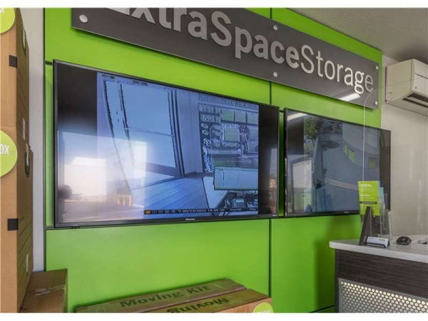 Facility photo: //images.sparefoot.com/medium/232351699432994a2ff.jpg