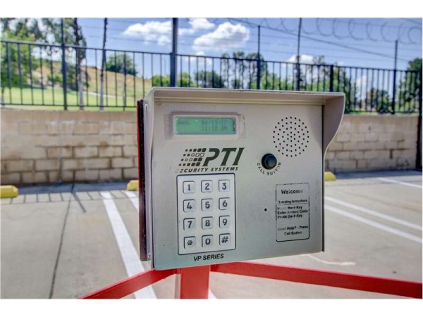 Facility photo: //images.sparefoot.com/medium/23235369943291a4d3b.jpg