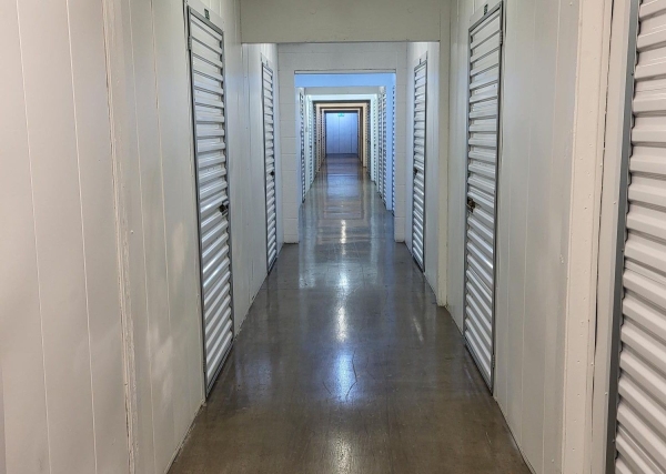 Facility photo: //images.sparefoot.com/medium/23235369943294acac5.jpg