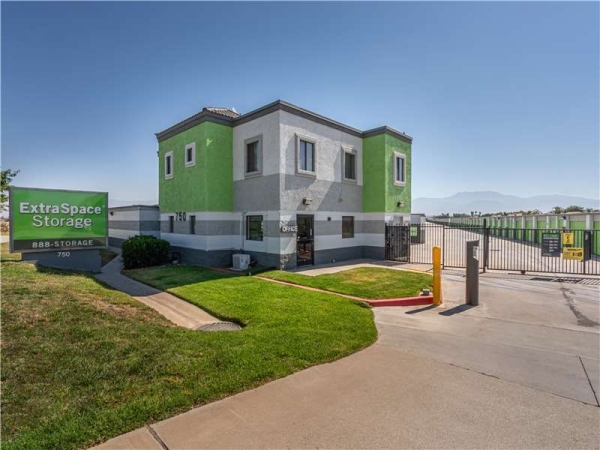 Facility photo: //images.sparefoot.com/medium/2323646994330e91d85.jpg