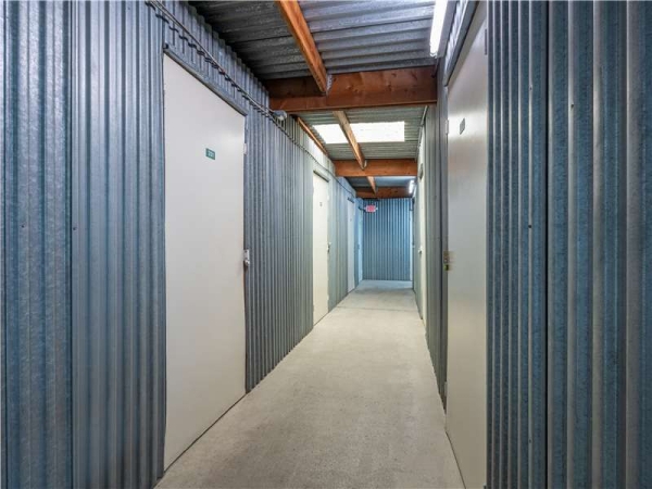 Facility photo: //images.sparefoot.com/medium/23236469943311c3606.jpg