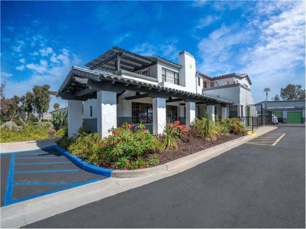 Facility photo: //images.sparefoot.com/medium/232368699432b42e64f.jpg