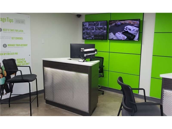 Facility photo: //images.sparefoot.com/medium/232374699432b8af90a.jpg